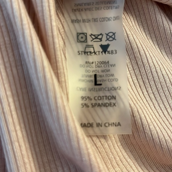 Mono B light peach colored, short sleeved top. Size Large. NWOT - Picture 8 of 8